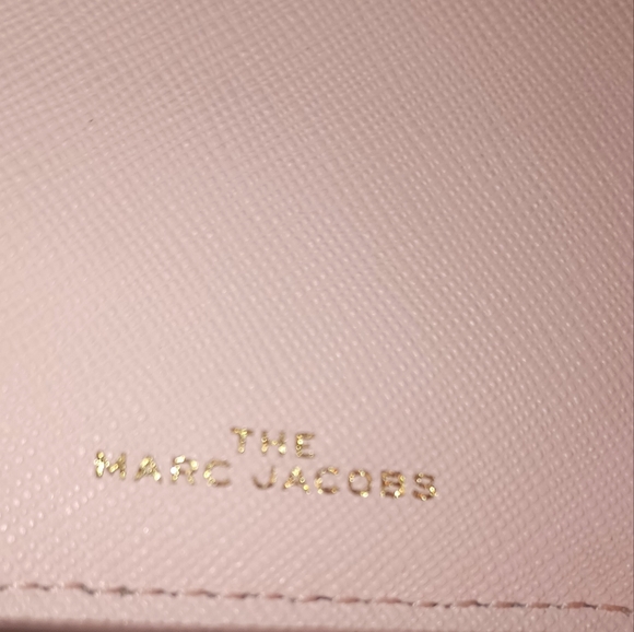 The Marc Jacobs Pink Wallet (Has issues pictures 2/5/6/7 ) - Picture 3 of 12
